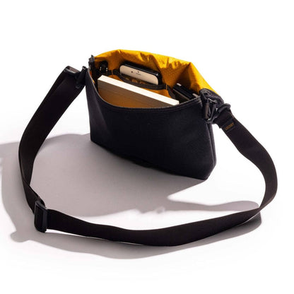 LOCHBY Field Sling Bag