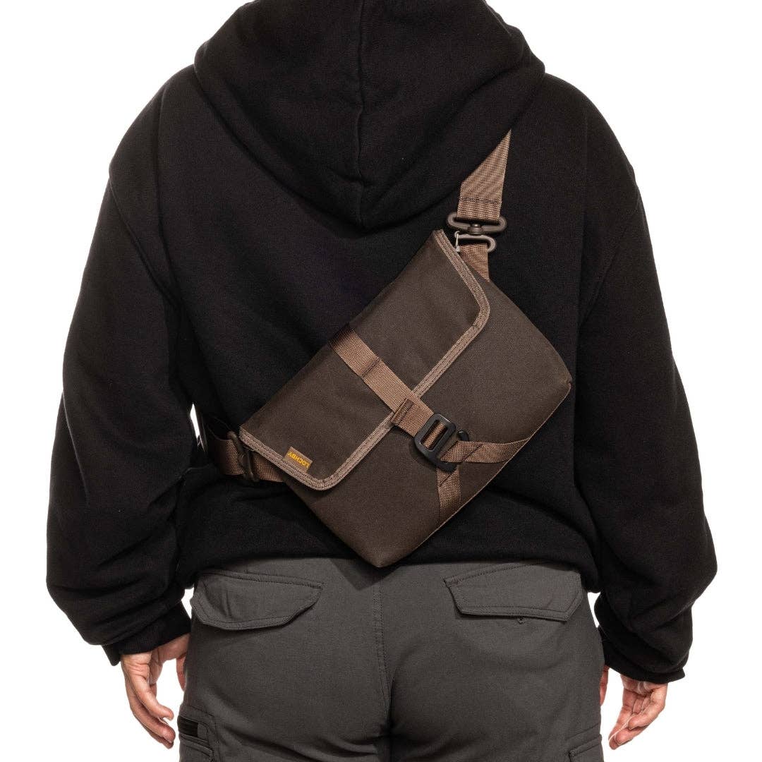 LOCHBY Field Sling Bag