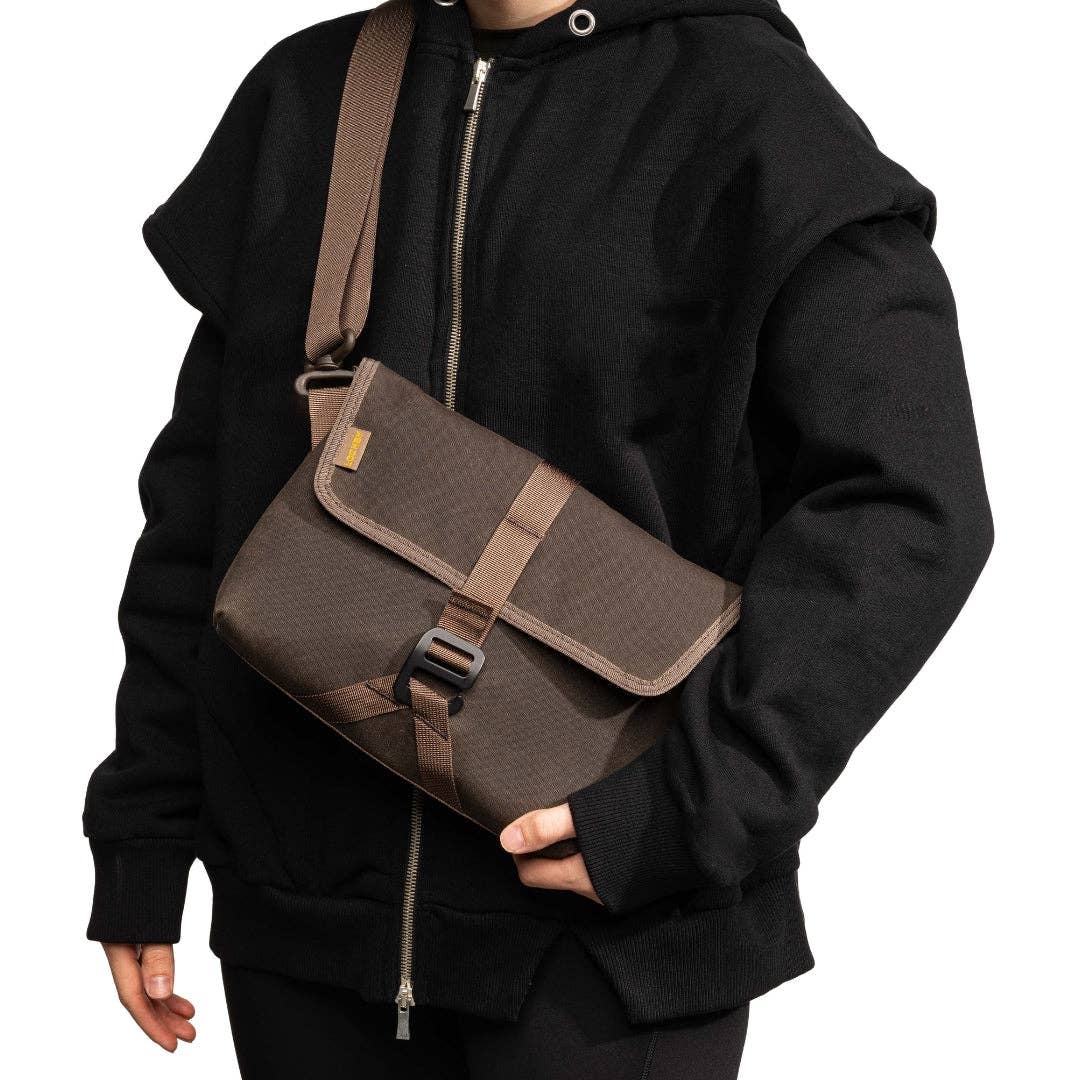 LOCHBY Field Sling Bag