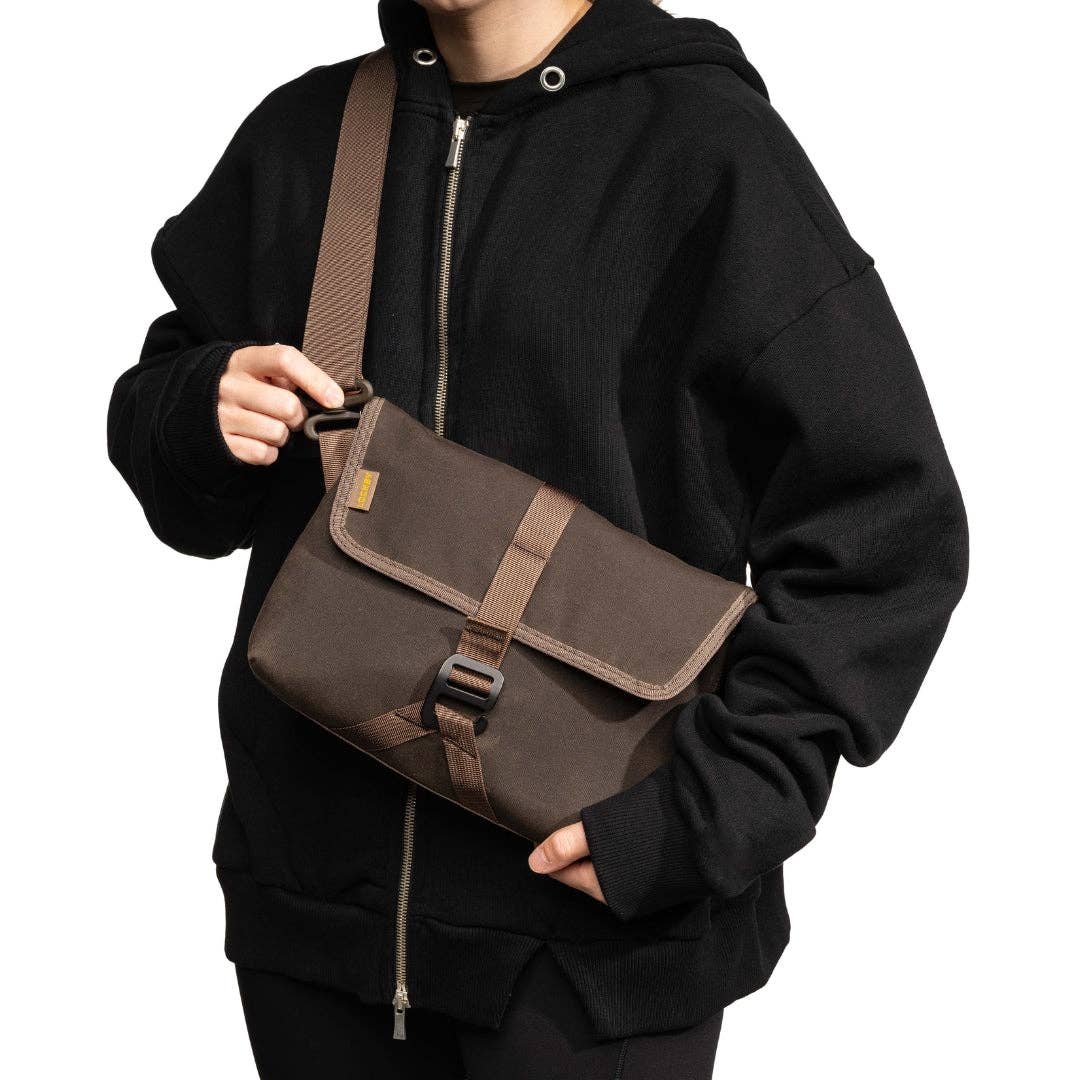 LOCHBY Field Sling Bag