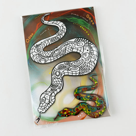 Épingle en émail « Serpent arc-en-ciel » par Katy Lipscomb